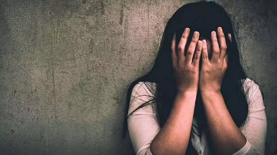 सलाखों के पीछे पहुंचा युवक, भाई के साथ दूध लेकर लौट रही नाबालिग को बनाया निशाना, किया रेप सलाखों के पीछे पहुंचा युवक, भाई के साथ दूध लेकर लौट रही नाबालिग को बनाया निशाना, किया रेप