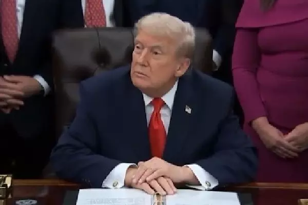 Trump यूक्रेन युद्ध पर विचार करते हुए शीत युद्ध के आइस पर चमत्कार का ज़िक्र किया Trump यूक्रेन युद्ध पर विचार करते हुए शीत युद्ध के आइस पर चमत्कार का ज़िक्र किया