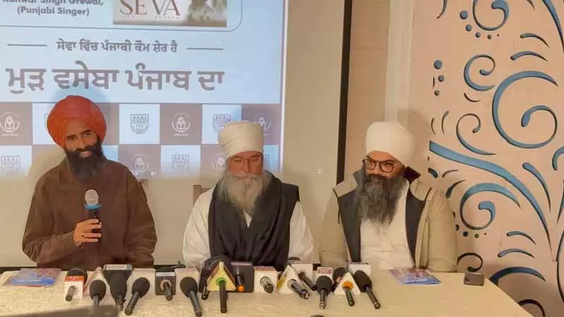 Kalgidhar Trust ने पंजाब बाढ़ पीड़ितों के लिए 100 घरों के निर्माण की घोषणा की Kalgidhar Trust ने पंजाब बाढ़ पीड़ितों के लिए 100 घरों के निर्माण की घोषणा की