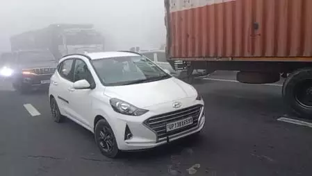 घने कोहरे के चलते यातायात पुलिस ने जारी की विशेष निर्देशिका घने कोहरे के चलते यातायात पुलिस ने जारी की विशेष निर्देशिका