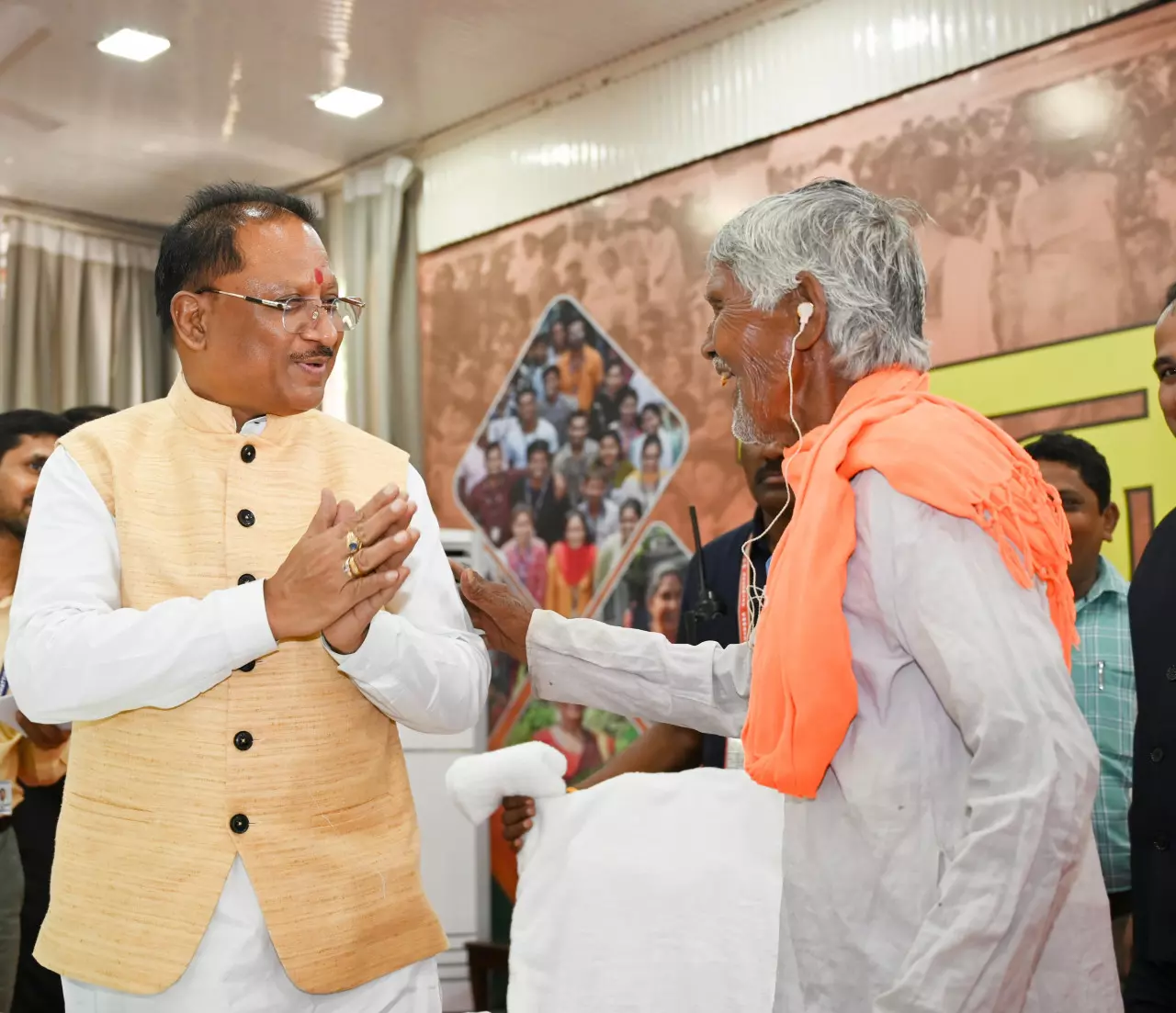 समाज के अंतिम व्यक्ति के कल्याण के लिए शासन प्रतिबद्ध : CM साय समाज के अंतिम व्यक्ति के कल्याण के लिए शासन प्रतिबद्ध : CM साय