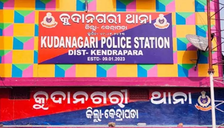 Kendrapara स्कूल में क्लास 9 के छात्र के पास से बंदूक मिली, जांच जारी Kendrapara स्कूल में क्लास 9 के छात्र के पास से बंदूक मिली, जांच जारी