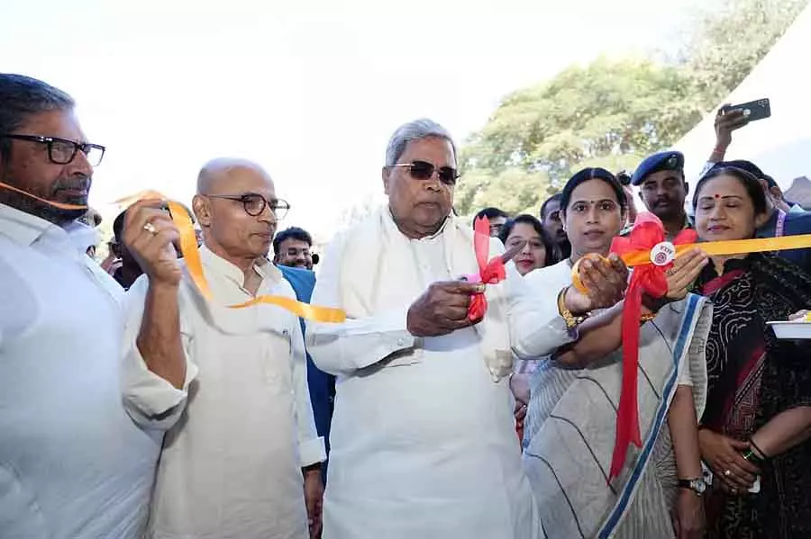 Belgaum : मुख्यमंत्री ने सरस मेला का उद्घाटन किया Belgaum : मुख्यमंत्री ने सरस मेला का उद्घाटन किया