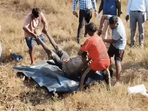 2 शिकारी की लाश मिली, 4 संदिग्धों से पूछताछ जारी 2 शिकारी की लाश मिली, 4 संदिग्धों से पूछताछ जारी