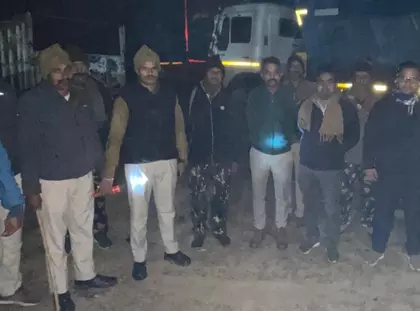 Patna प्रशासन ने 4 ट्रक जब्त किए, रेत माफिया पर 36 लाख रुपये का जुर्माना लगाया Patna प्रशासन ने 4 ट्रक जब्त किए, रेत माफिया पर 36 लाख रुपये का जुर्माना लगाया