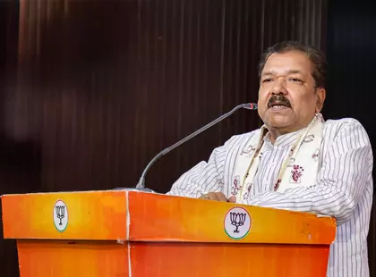 मंत्री का बयान विवादित ट्वीट पर: परिवारिक मामला, जनता को शामिल नहीं करना चाहिए मंत्री का बयान विवादित ट्वीट पर: परिवारिक मामला, जनता को शामिल नहीं करना चाहिए