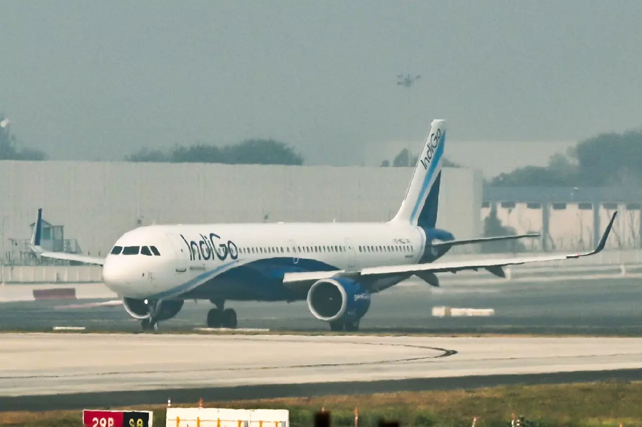 IndiGo ने लगातार दूसरे दिन 2,000 से ज़्यादा फ्लाइट्स ऑपरेट कीं IndiGo ने लगातार दूसरे दिन 2,000 से ज़्यादा फ्लाइट्स ऑपरेट कीं