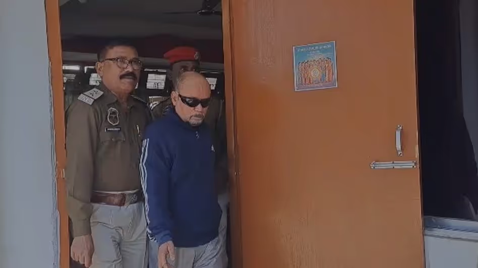 Assam में रिटायर्ड एयर फ़ोर्स अधिकारी को गिरफ़्तार किया गया Assam में रिटायर्ड एयर फ़ोर्स अधिकारी को गिरफ़्तार किया गया