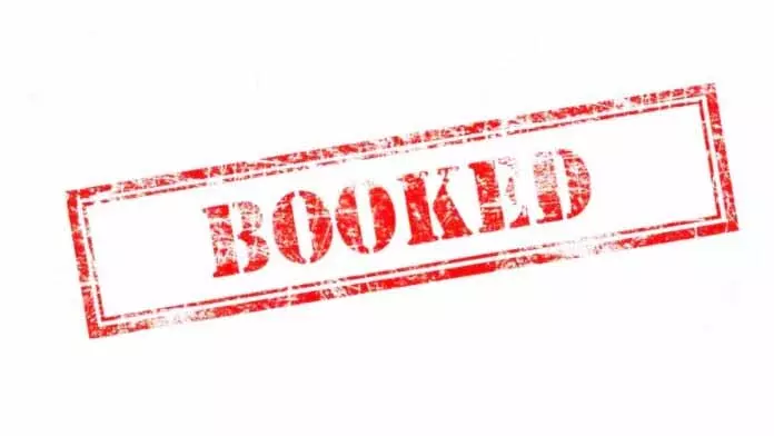 JAMMU: स्टंट करने के आरोप में बस ड्राइवर पर मामला दर्ज JAMMU: स्टंट करने के आरोप में बस ड्राइवर पर मामला दर्ज