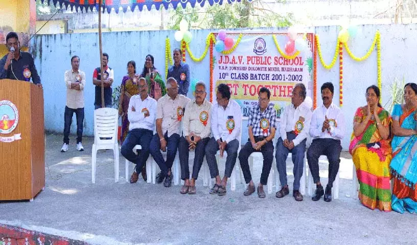 Dav School में पूर्व छात्रों का मिलन समारोह भव्य तरीके से आयोजित किया गया Dav School में पूर्व छात्रों का मिलन समारोह भव्य तरीके से आयोजित किया गया