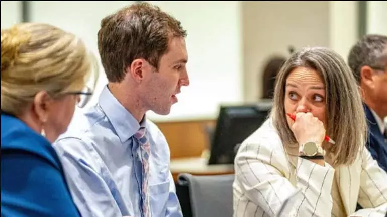 Charlie Kirk के कथित हत्यारे ने कहा कि वह रोज़ गोली चलाने के बारे में सोचता है, लिप रीडर का दावा Charlie Kirk के कथित हत्यारे ने कहा कि वह रोज़ गोली चलाने के बारे में सोचता है, लिप रीडर का दावा