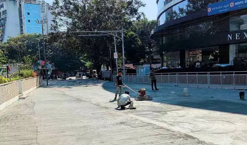 GHMC ने ट्रैफिक जाम कम करने के लिए BRK भवन ट्राई आइलैंड के पास फ्री लेफ्ट का काम पूरा किया GHMC ने ट्रैफिक जाम कम करने के लिए BRK भवन ट्राई आइलैंड के पास फ्री लेफ्ट का काम पूरा किया