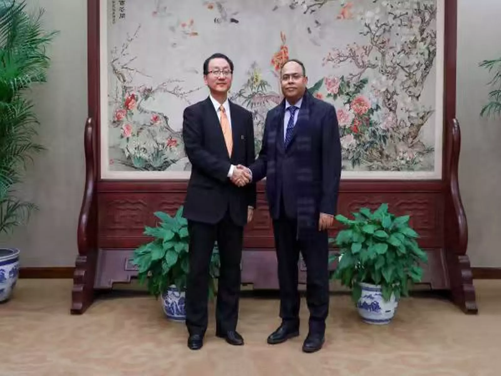 विदेश मंत्रालय के सचिव घोष की चीन के साथ वार्ता समयोचित और फलदायी रही: Chinese Embassy विदेश मंत्रालय के सचिव घोष की चीन के साथ वार्ता समयोचित और फलदायी रही: Chinese Embassy