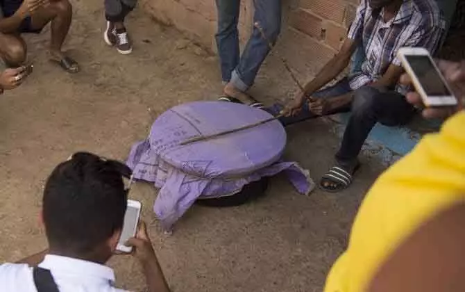 Spain में हेलीकॉप्टर से हशीश तस्करी करने वाला गैंग बेनकाब Spain में हेलीकॉप्टर से हशीश तस्करी करने वाला गैंग बेनकाब
