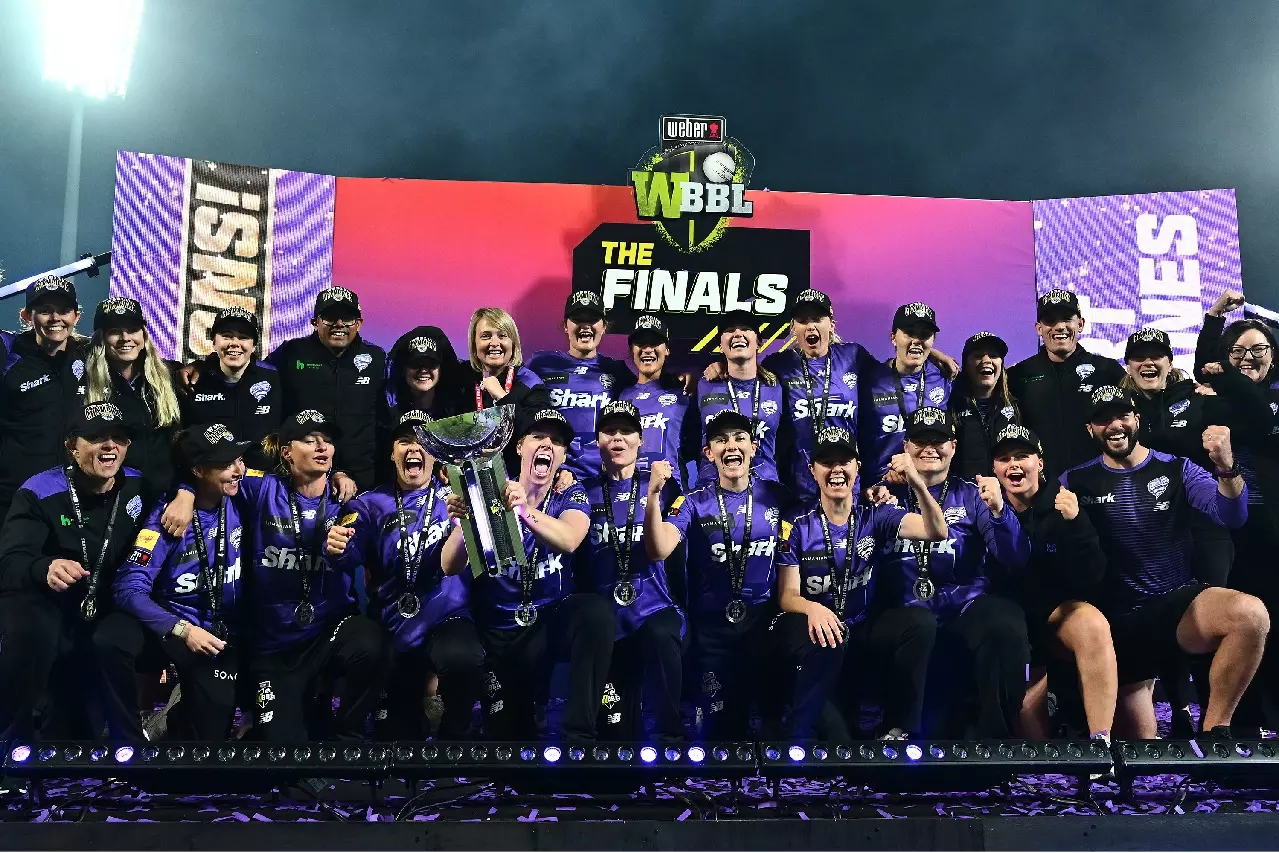 WBBL 2025: लिज़ेल ली ने इतिहास रचा, होबार्ट हरिकेंस ने पहला खिताब जीता WBBL 2025: लिज़ेल ली ने इतिहास रचा, होबार्ट हरिकेंस ने पहला खिताब जीता