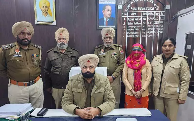 Chabal में तीन सदस्यीय हेरोइन गिरोह का भंडाफोड़ Chabal में तीन सदस्यीय हेरोइन गिरोह का भंडाफोड़