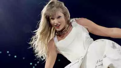 Taylor Swift की डॉक्यूसीरी में कैम सॉन्डर्स और मां का दिल छू लेने वाला पल Taylor Swift की डॉक्यूसीरी में कैम सॉन्डर्स और मां का दिल छू लेने वाला पल