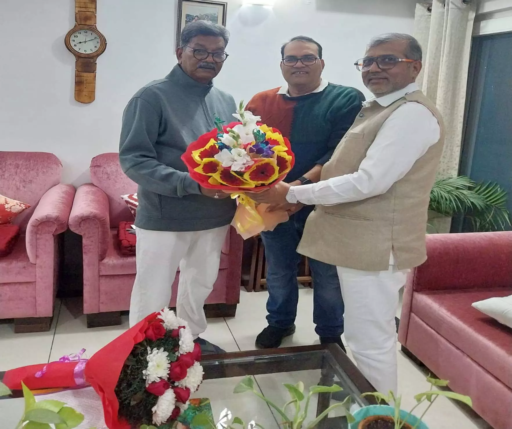 डॉ. चरण दास महंत के जन्मदिन पर प्रबंध संपादक पप्पू फरिश्ता और रवि भरद्वाज ने दी बधाई डॉ. चरण दास महंत के जन्मदिन पर प्रबंध संपादक पप्पू फरिश्ता और रवि भरद्वाज ने दी बधाई