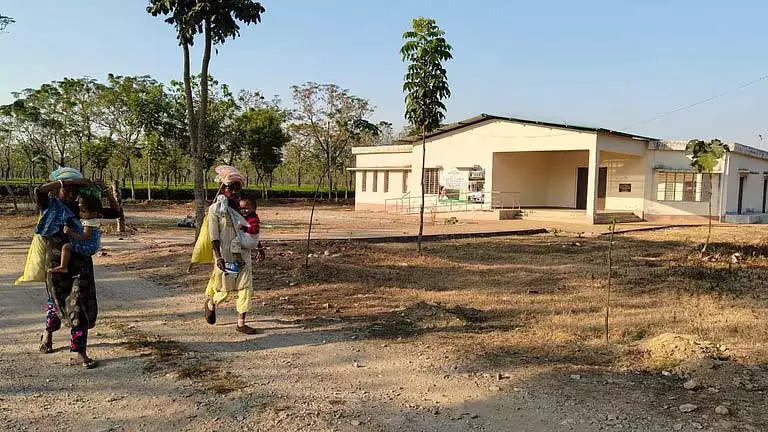 मुख्यमंत्री के उद्घाटन के एक महीने बाद भी Crèches बंद पड़े हुये मुख्यमंत्री के उद्घाटन के एक महीने बाद भी Crèches बंद पड़े हुये