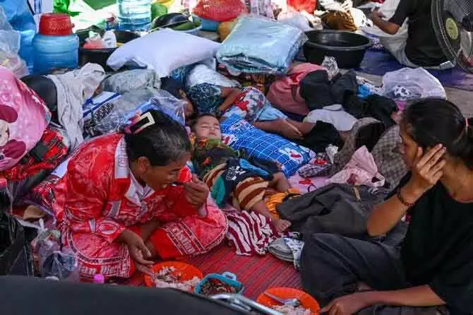Cambodia -थाईलैंड सीमा चौकियाँ बंद, हिंसा में 25 की मौत Cambodia -थाईलैंड सीमा चौकियाँ बंद, हिंसा में 25 की मौत