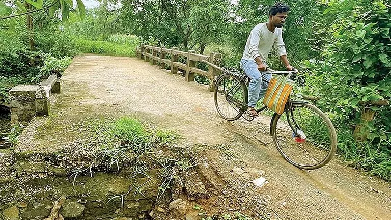 दीदी के बोलो में Phone बज रहा है, लेकिन खराब सड़कों की वजह से देरी हो रही दीदी के बोलो में Phone बज रहा है, लेकिन खराब सड़कों की वजह से देरी हो रही
