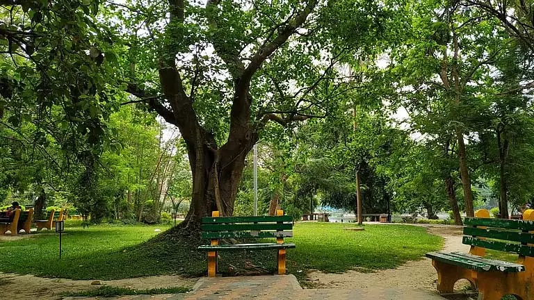 हावड़ा में Park का नाम बदलने पर हंगामा हावड़ा में Park का नाम बदलने पर हंगामा
