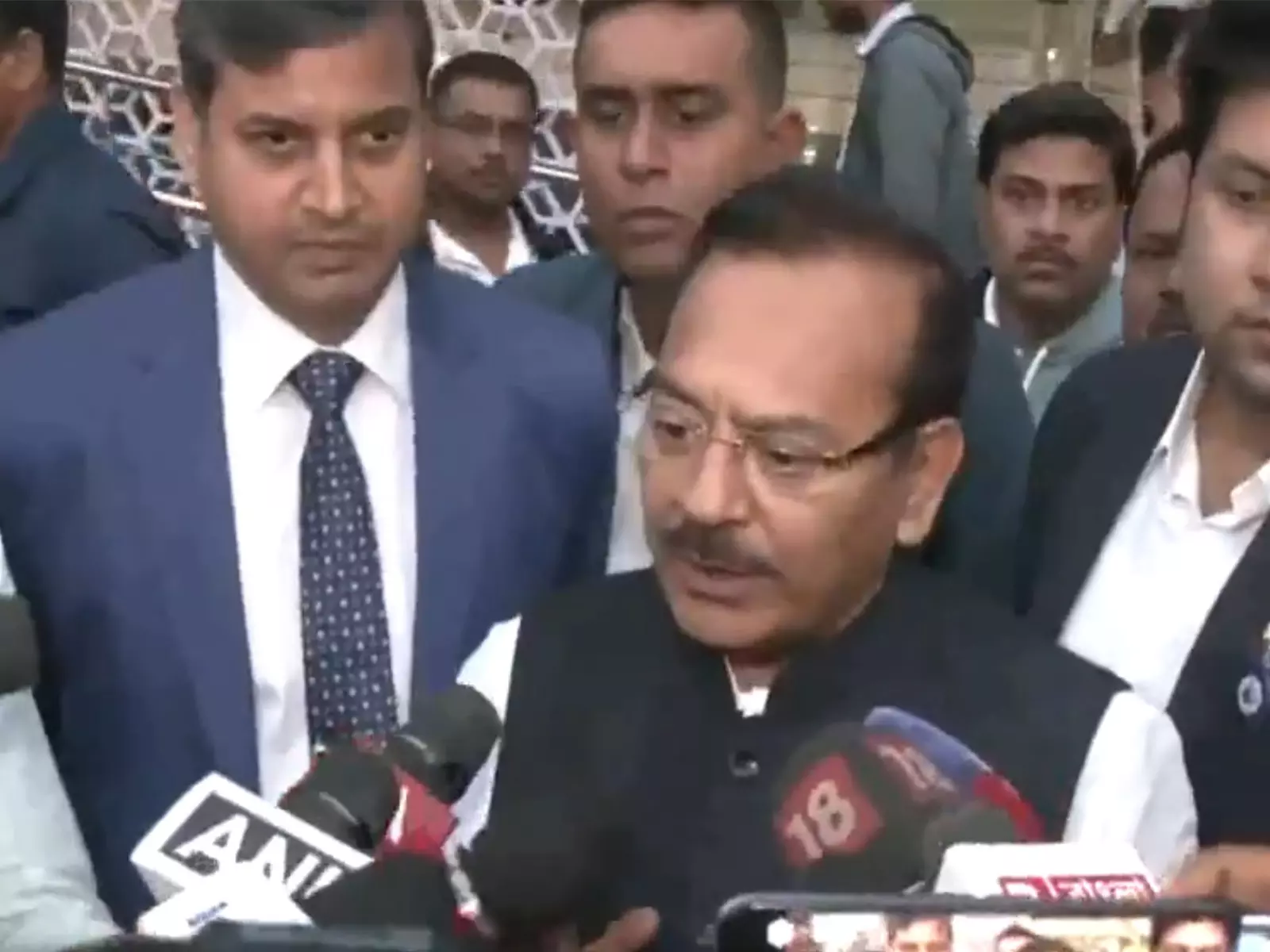 West Bengal के खेल मंत्री अरूप बिस्वास ने लियोनेल मेस्सी के कार्यक्रम में हुई अराजकता पर प्रतिक्रिया दी West Bengal के खेल मंत्री अरूप बिस्वास ने लियोनेल मेस्सी के कार्यक्रम में हुई अराजकता पर प्रतिक्रिया दी