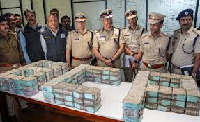 police बनकर चोरों ने इंफ्रा फर्म के कर्मचारियों से ₹2 करोड़ लूटे