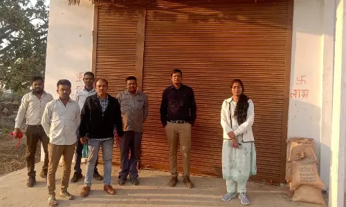 बिचौलिया के यहां राजस्व विभाग का छापा, 605 बोरी अवैध धान जब्त बिचौलिया के यहां राजस्व विभाग का छापा, 605 बोरी अवैध धान जब्त