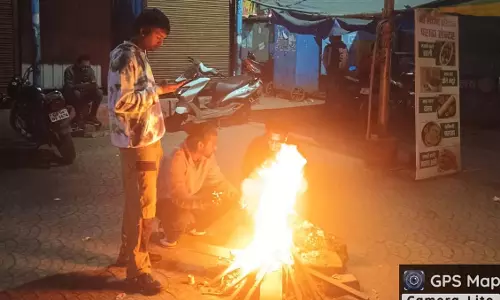 रायपुर निगम ने अलाव की व्यवस्था की, प्रतिदिन सैकड़ो आमजनों को शीतलहर से मिल रही राहत