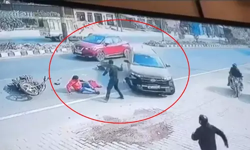 खौफनाक एक्सीडेंट हुआ, सीसीटीवी कैमरे में कैद हुआ सब खौफनाक एक्सीडेंट हुआ, सीसीटीवी कैमरे में कैद हुआ सब