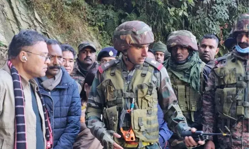 Arunachal: PM, असम के CM ने पीड़ितों के लिए 7 लाख रुपये के मुआवजे की घोषणा की Arunachal: PM, असम के CM ने पीड़ितों के लिए 7 लाख रुपये के मुआवजे की घोषणा की