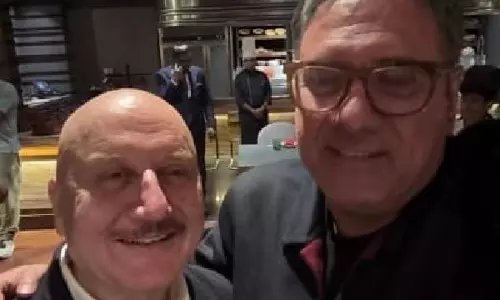 Anupam Kher और बोमन ईरानी ने खोसला का घोसला 2 से पहले कुछ यादें ताज़ा कीं Anupam Kher और बोमन ईरानी ने खोसला का घोसला 2 से पहले कुछ यादें ताज़ा कीं