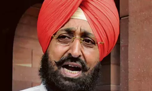 बाजवा ने शिकायतों पर SEC की निष्क्रियता पर सवाल उठाया बाजवा ने शिकायतों पर SEC की निष्क्रियता पर सवाल उठाया