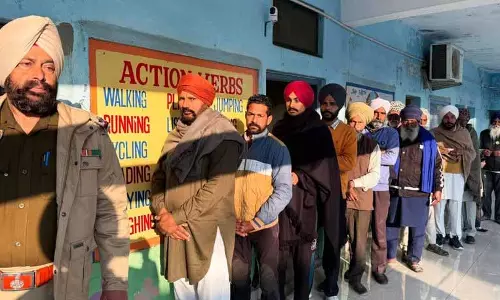 Punjab स्थानीय निकाय चुनाव, जिला परिषद और पंचायत समिति चुनावों में सुबह 10 बजे तक 8% वोटिंग हुई Punjab स्थानीय निकाय चुनाव, जिला परिषद और पंचायत समिति चुनावों में सुबह 10 बजे तक 8% वोटिंग हुई
