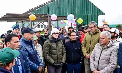 उमर ने Gulmarg में एशिया के सबसे लंबे स्की ड्रैग लिफ्ट का उद्घाटन किया उमर ने Gulmarg में एशिया के सबसे लंबे स्की ड्रैग लिफ्ट का उद्घाटन किया