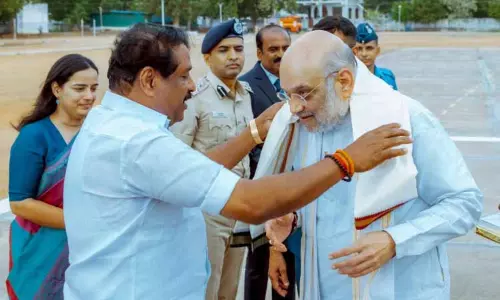 राज्य में गठबंधन की बातचीत के बीच TN बीजेपी प्रमुख दिल्ली में अमित शाह से मिलेंगे राज्य में गठबंधन की बातचीत के बीच TN बीजेपी प्रमुख दिल्ली में अमित शाह से मिलेंगे