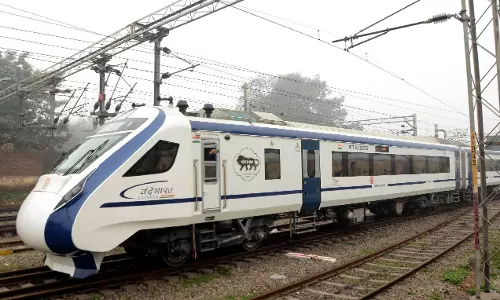 सरकार वंदे भारत ट्रेनों में स्थानीय व्यंजन परोसने की योजना बना रही है