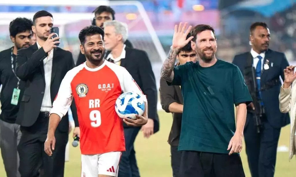 CMरेवंत ने हैदराबाद में खेल प्रेमियों का मनोरंजन करने के लिए मेस्सी को धन्यवाद दिया CMरेवंत ने हैदराबाद में खेल प्रेमियों का मनोरंजन करने के लिए मेस्सी को धन्यवाद दिया