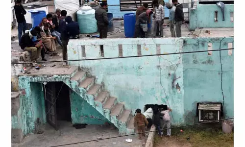 Jammu के राजीव नगर में प्रशासन ने ड्रग पेडलर्स के 10 घर गिरा दिए