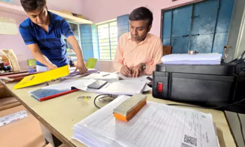 SIR: बंगाल में पांच साल में दो बेटों वाला वोटर सामने आया SIR: बंगाल में पांच साल में दो बेटों वाला वोटर सामने आया