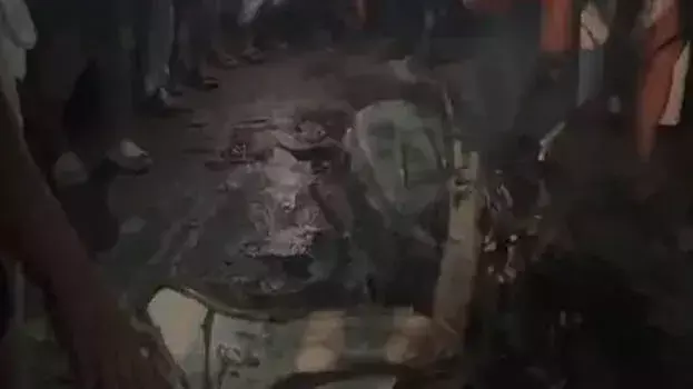 Kozhikode में UDF की जीत के जश्न के दौरान स्कूटर फटने से एक युवक की मौत; एक घायल Kozhikode में UDF की जीत के जश्न के दौरान स्कूटर फटने से एक युवक की मौत; एक घायल