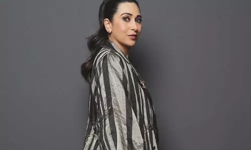 Karisma Kapoor ने वंचित बच्चों के लिए आयोजित एक कार्यक्रम में युवा दिमागों को प्रेरित किया Karisma Kapoor ने वंचित बच्चों के लिए आयोजित एक कार्यक्रम में युवा दिमागों को प्रेरित किया