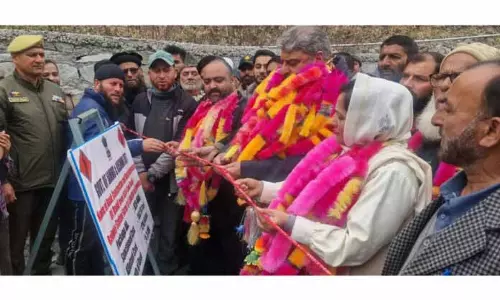 MLA ने दो प्रमुख सड़क परियोजनाओं की शुरुआत की MLA ने दो प्रमुख सड़क परियोजनाओं की शुरुआत की