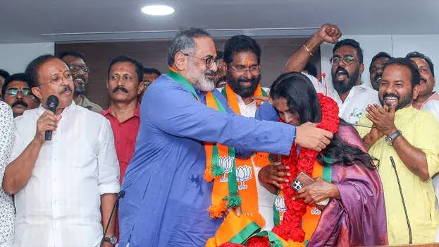 Kerala: राजधानी चुनाव में UDF ने पकड़ मजबूत की, LDF को बड़ा झटका Kerala: राजधानी चुनाव में UDF ने पकड़ मजबूत की, LDF को बड़ा झटका