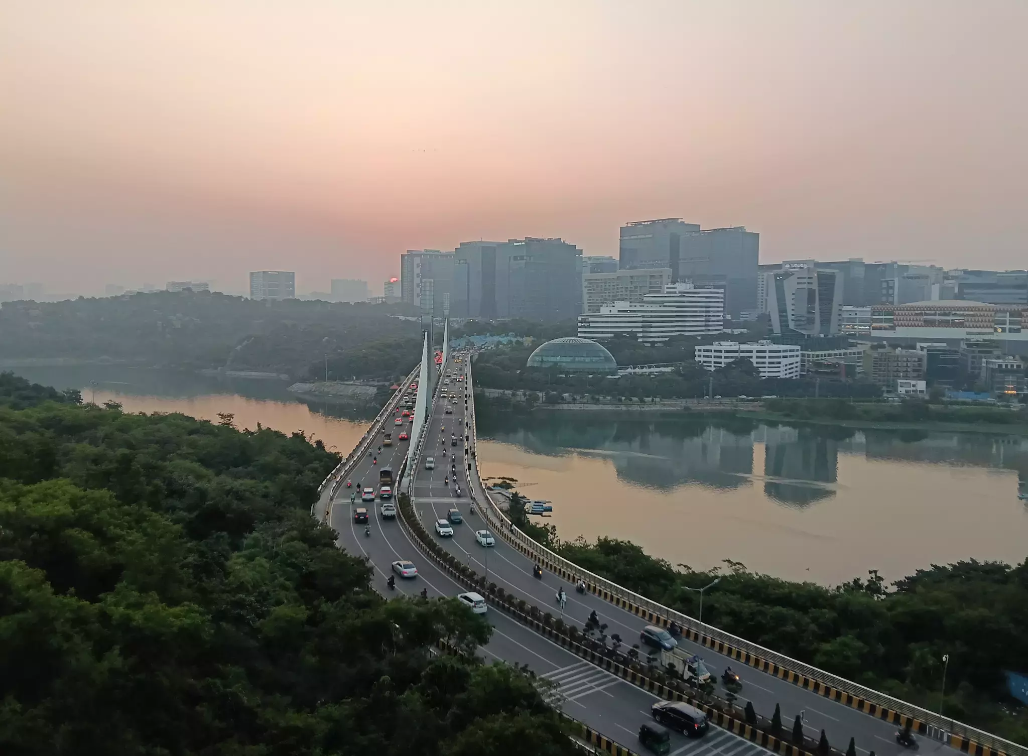 Hyderabad : कोहरे और चकाचौंध के कारण ड्राइविंग खतरनाक हो जाती है विशेषज्ञ