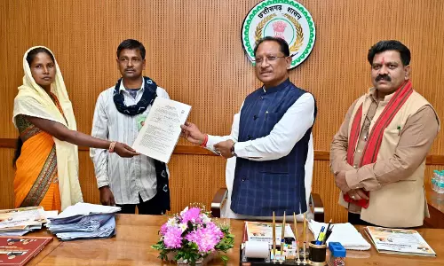 प्रधानमंत्री आवास योजना में ऐतिहासिक उपलब्धि, CM विष्णुदेव साय ने कॉफी टेबल बुक का किया अनावरण प्रधानमंत्री आवास योजना में ऐतिहासिक उपलब्धि, CM विष्णुदेव साय ने कॉफी टेबल बुक का किया अनावरण