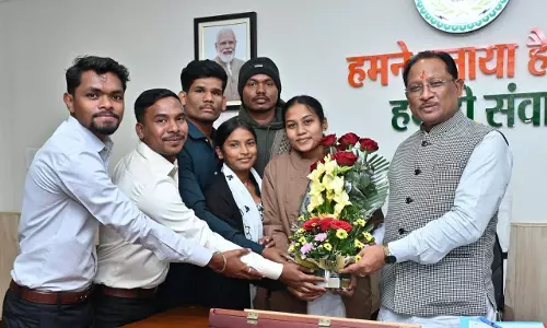 CM साय से शासकीय आदर्श पोस्ट मैट्रिक आदिवासी बालक छात्रावास के प्रतिनिधिमंडल ने की मुलाकात
