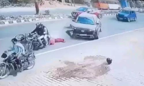 Deoria हाईवे पर हिट-एंड-रन हादसे में बाइक सवार और बच्चा घायल Deoria हाईवे पर हिट-एंड-रन हादसे में बाइक सवार और बच्चा घायल