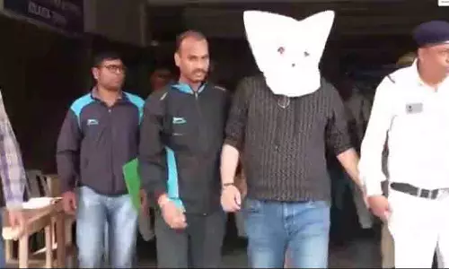 Kolkata: शताद्रु दत्ता की जमानत याचिका खारिज, पुलिस हिरासत में भेजा गया Kolkata: शताद्रु दत्ता की जमानत याचिका खारिज, पुलिस हिरासत में भेजा गया
